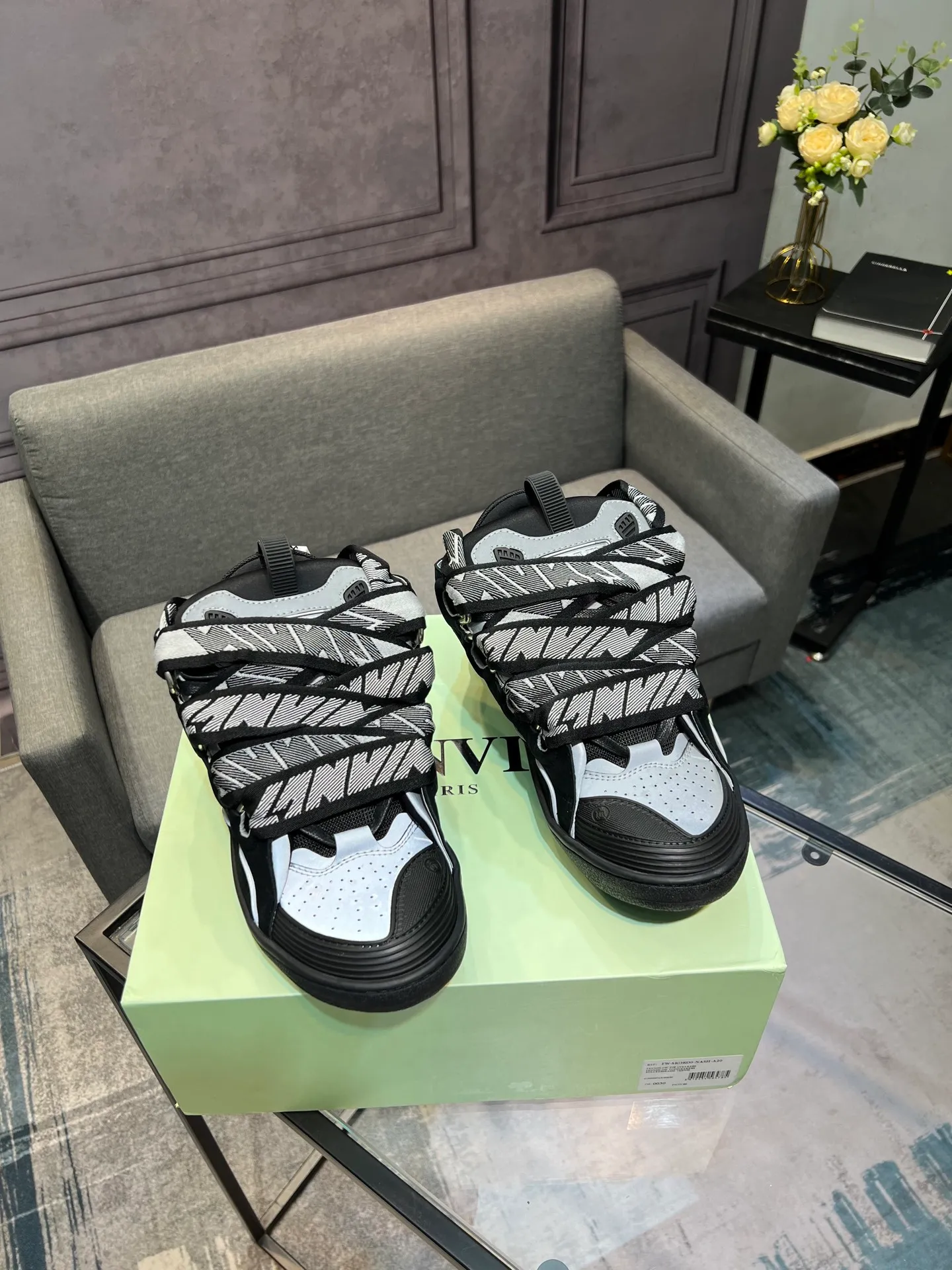 Men's men's shoes💰780 [LANVIN] Latest lace-up fashionable casual sneakers for couples High-quality CLAY couple series‼ ️ The latest trendy products of the season 🌈Many bloggers have planted grass and purchased the original open-mold customization. The upper and outsole are sewn with mark threads without edge sealing. Multiple material splicing combination design. Very versatile for fashionable and casual wear. Comfortable on the feet. Recommended for self-retention (upper cowhide + cow suede + breathable mesh) inner foot pad cowhide exclusive original open-mold clear logo rubber outsole ⚠️36-44 yards (45 custom-made)